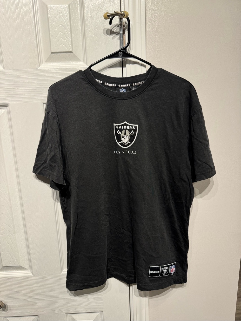 Raiders, NFL football T-shirt - Picture 2 of 3